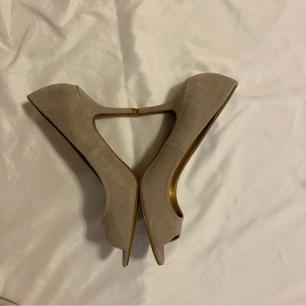 LOFT Vegan Faux Suede Peep Toe Pumps Sz 9 excellent condition. Comfortable shoe - Picture 2 of 16